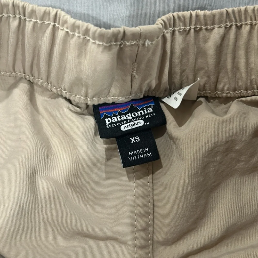 Patagonia 2.5” Baggies shorts - Picture 2 of 3